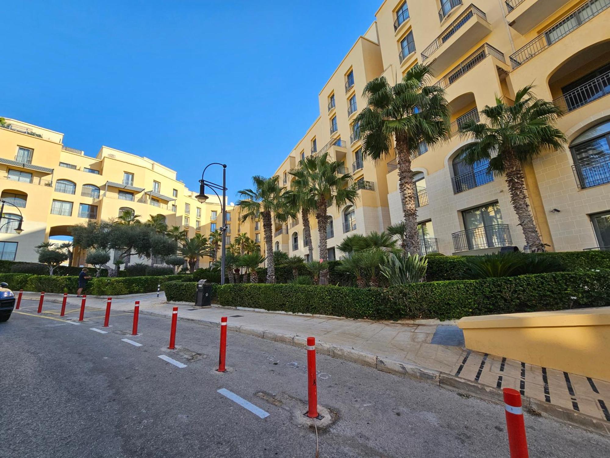 Stunning Seafront Portomaso * San Ġiljan