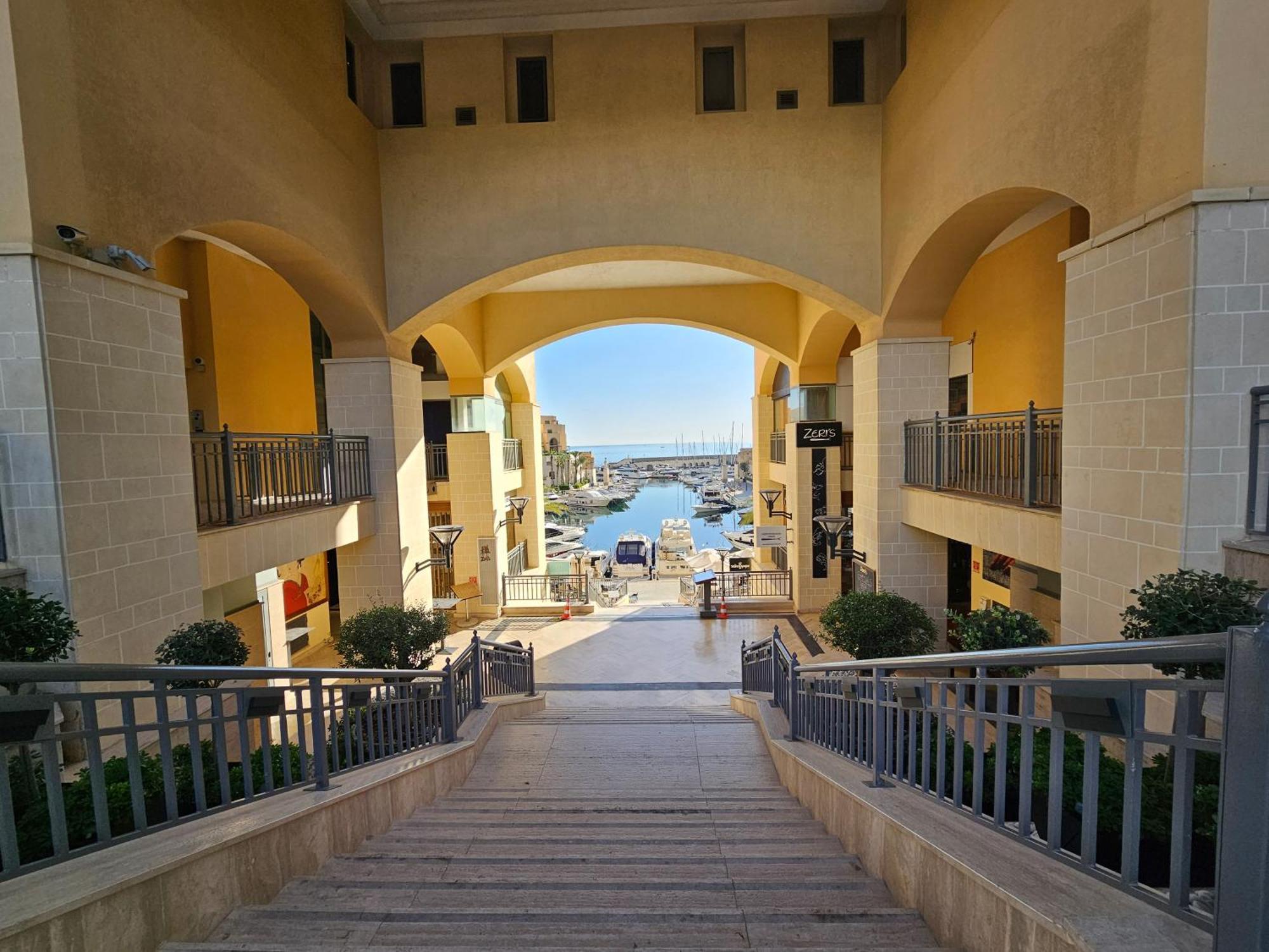 Stunning Seafront Portomaso * San Ġiljan