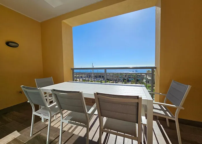 Stunning Seafront Portomaso Apartment