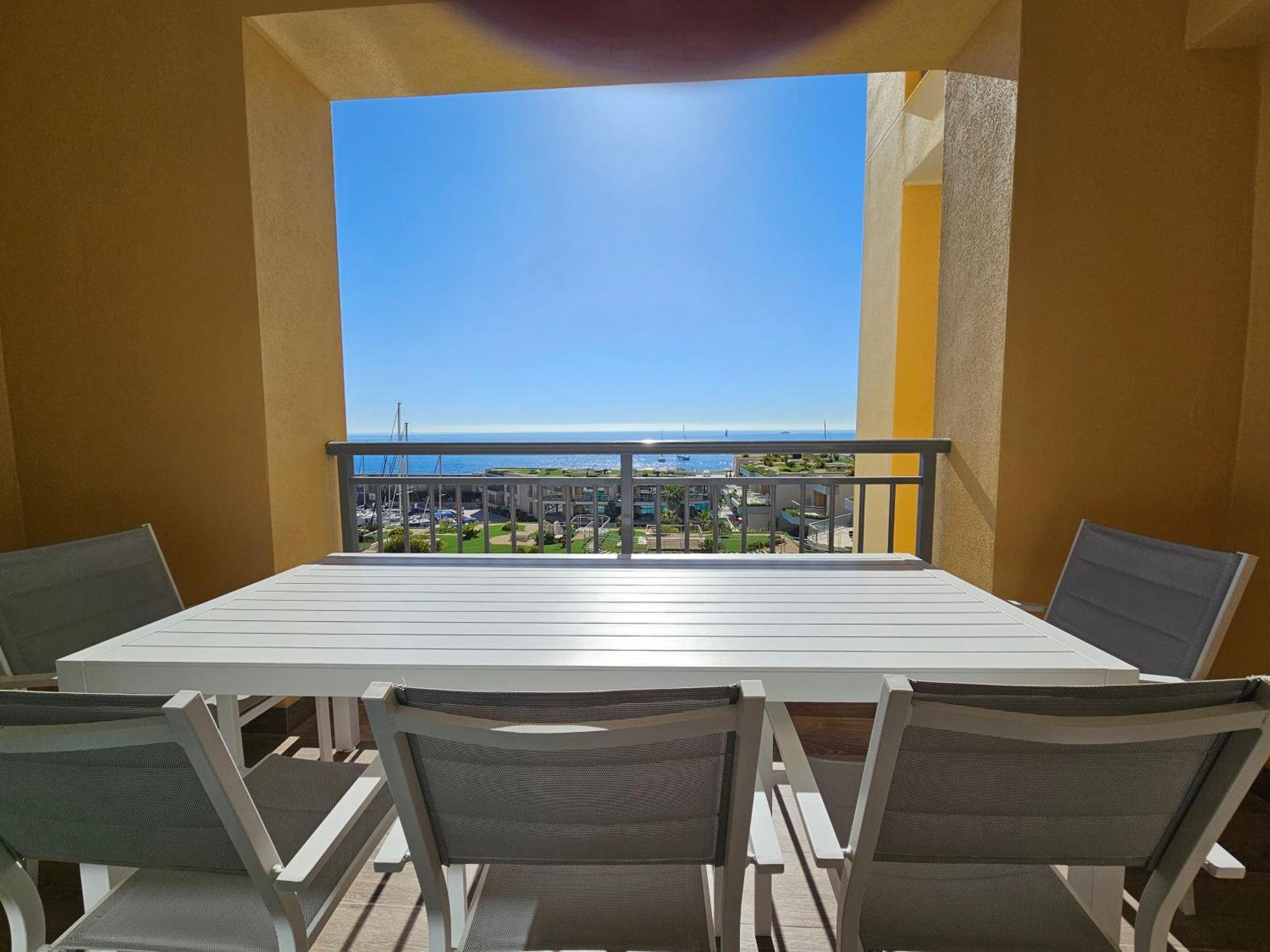 Stunning Seafront Portomaso Appartement